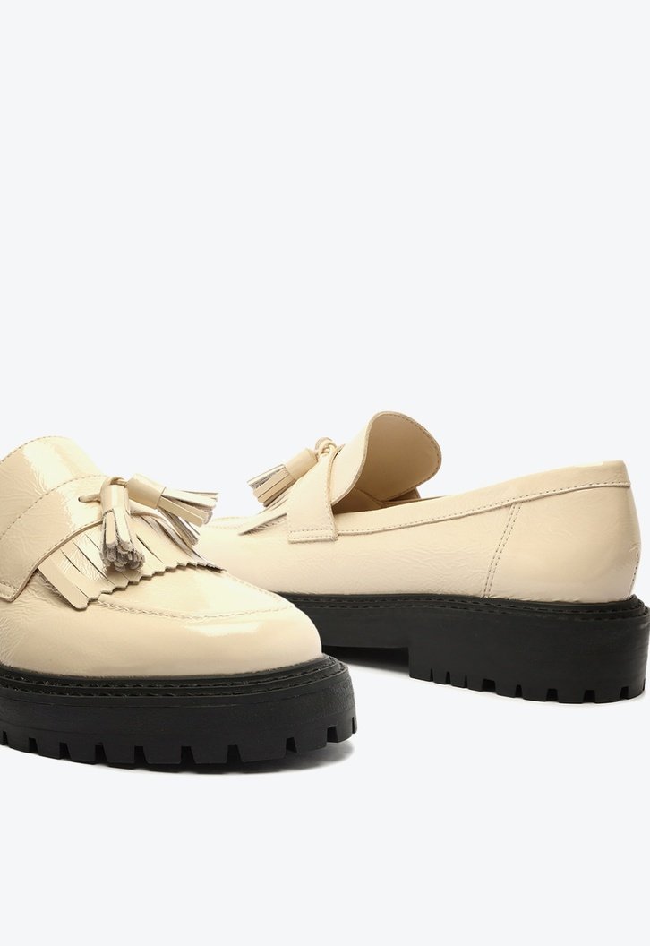 Mocassim Off-white Arezzo Couro Tratorado Barbicacho Harper
