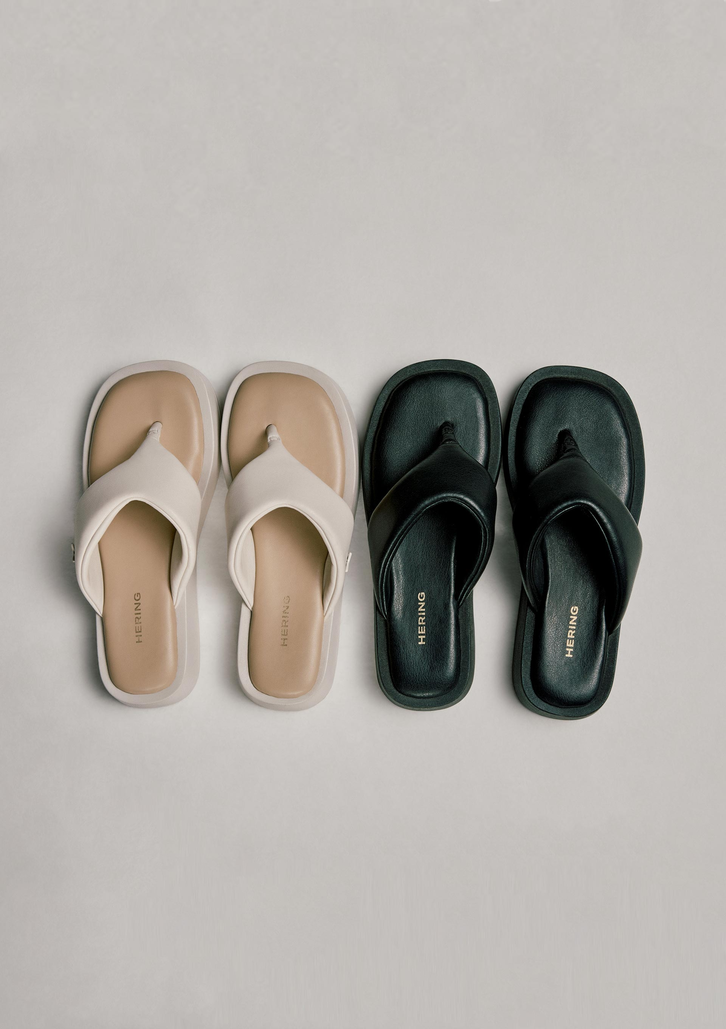 Sandália Flatform Preta Hering Tira Acolchoada