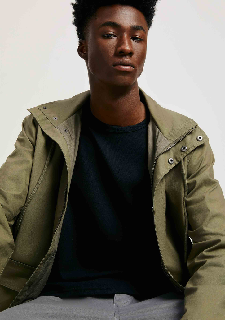 Camiseta Básica Preta Hering Masculina Slim Em Ribana Orla