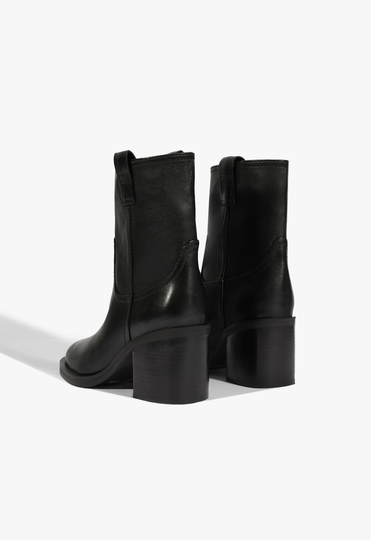Bota Cano Médio Couro Preta