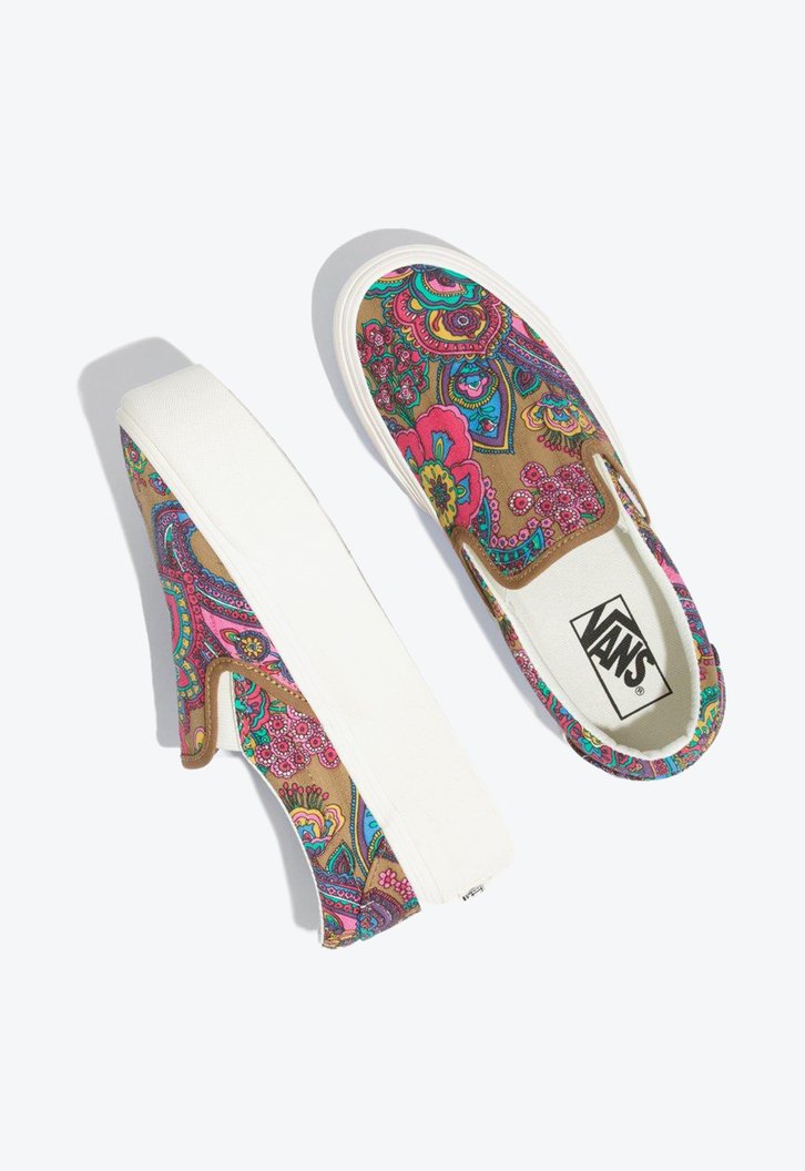 Tênis Vans Slip On Stackform Paisley Bloom