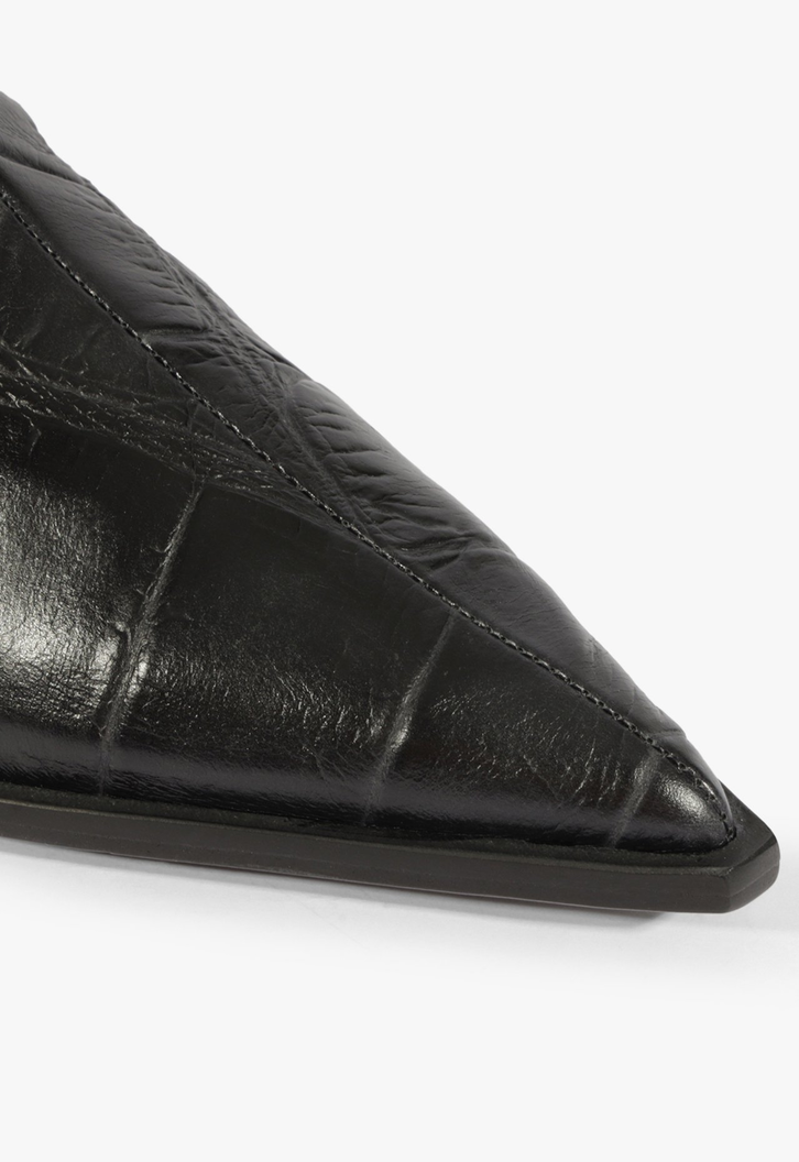 Bota Raffaela Mid Couro Maxi Croco Preta