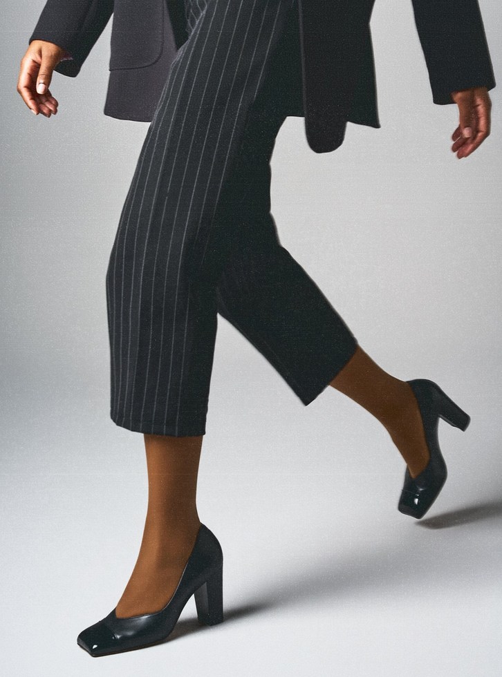 Scarpin Preto Couro Salto Bloco Cap Toe