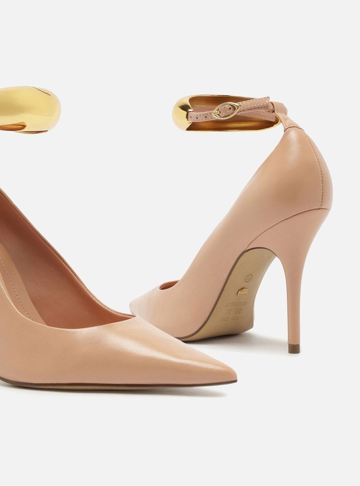 Scarpin Nude Couro Salto Fino Tira Silvia Braz