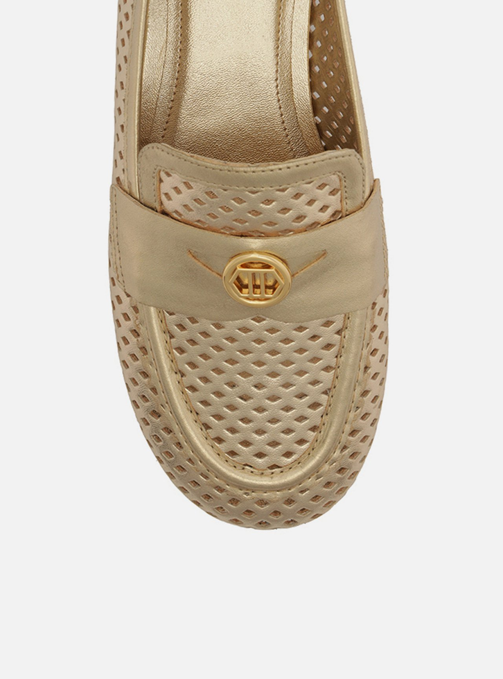 Mocassim Dourado Couro Bico Redondo Vazado Metal