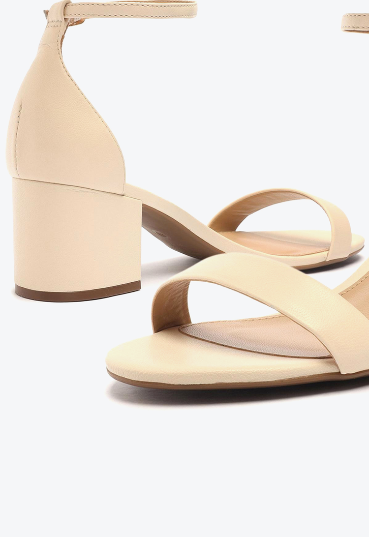 Sandália Off-White Arezzo Couro Bloco Médio Isabelli