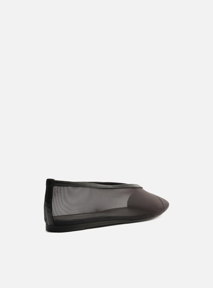Sapatilha Preta Tela Cap Toe