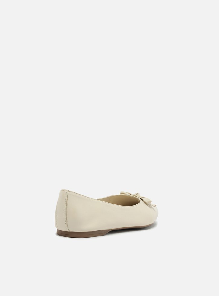 Sapatilha Off-white Arezzo Couro Bico Quadrado Laço