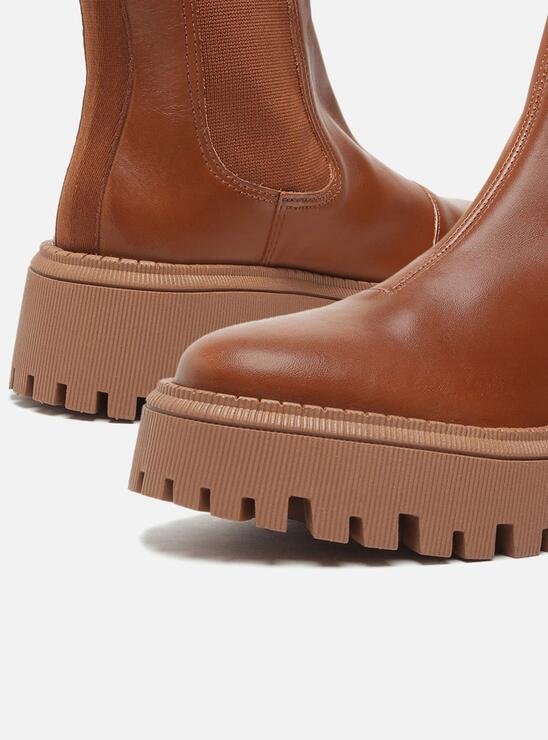 BOTA MARROM AREZZO TRATORADA