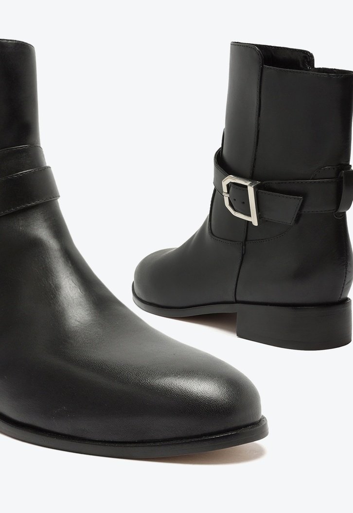 Bota Preta Couro Cano Curto Savannah
