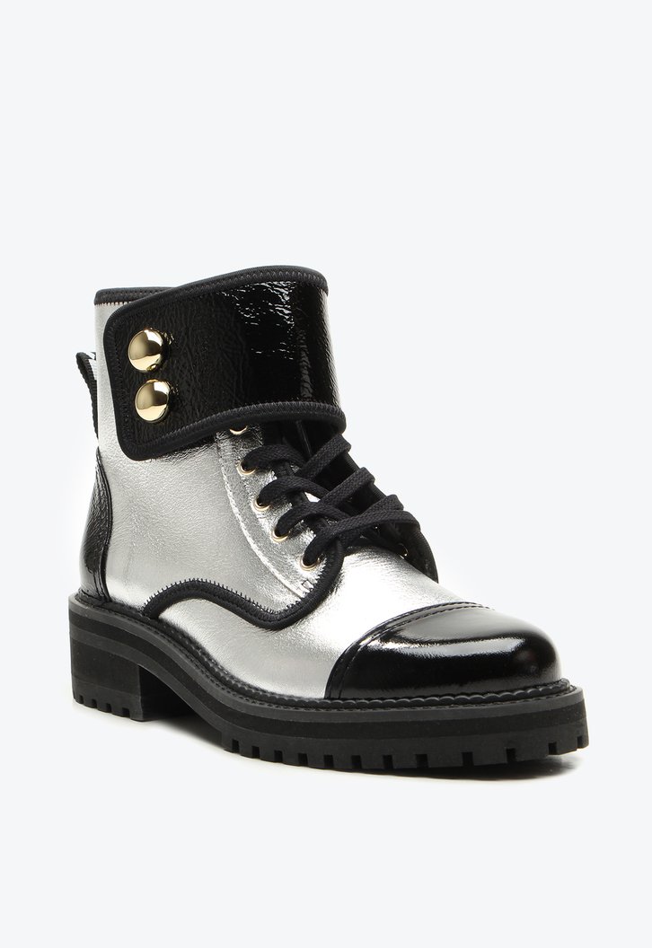 Bota Newport Prata