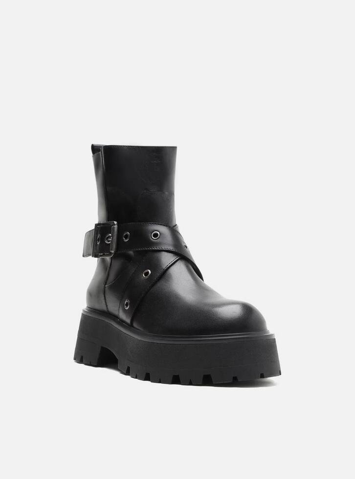 Bota Preta Arezzo Couro Cano Médio Tratorada Fivela