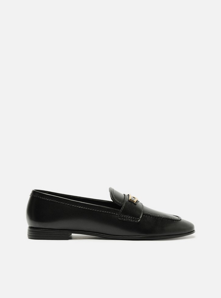 Mocassim Preto Couro Tira Metal