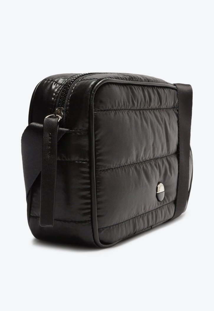 Bolsa Tiracolo Preta Matelassê Linear Média