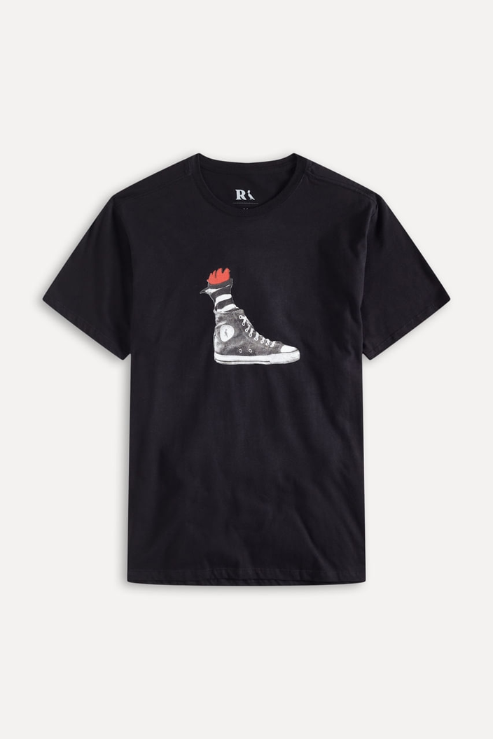 CAMISETA PRETA RESERVA ESTAMPADA PF PICA PAU TENIS