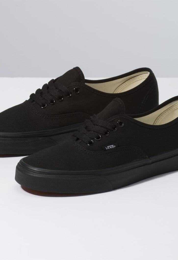 Tênis Authentic