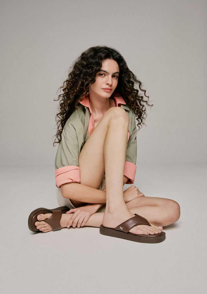 Sandália Flatform Preta Hering Tira Acolchoada
