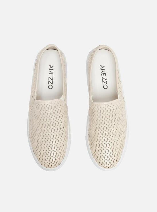 TÊNIS SLIP ON OFF-WHITE AREZZO FURADINHO