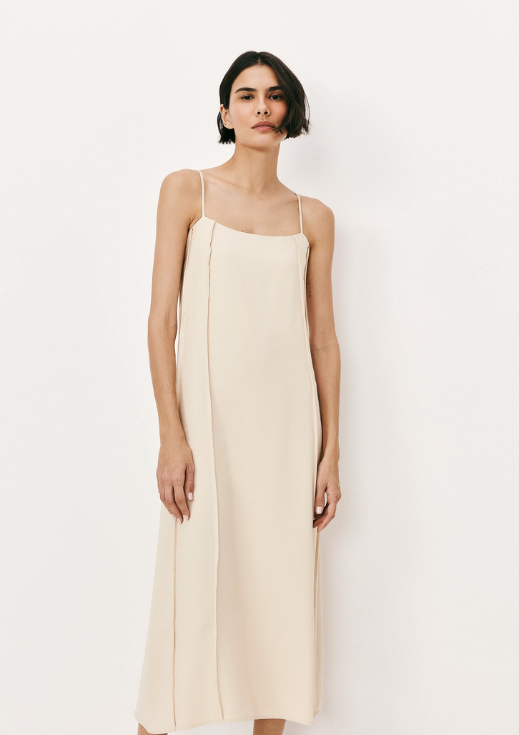 Vestido Midi Bege Hering Em Peach Touch Com Recortes