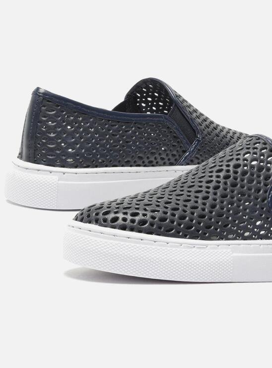 TÊNIS SLIP ON AZUL MARINHO AREZZO FURADINHO