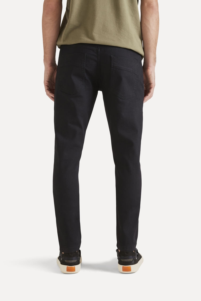 CALÇA PRETA RESERVA JEANS SKINNY VARJAO