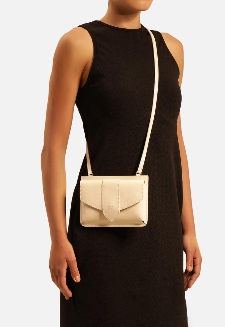 Mini Bolsa Porta-Celular Off-White Arezzo Couro Mel