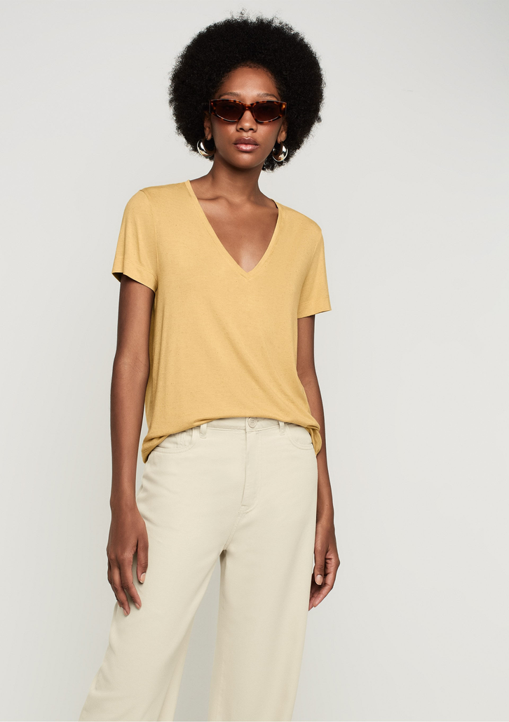 Blusa Amarela Dzarm Alongada Decote V Em Viscose