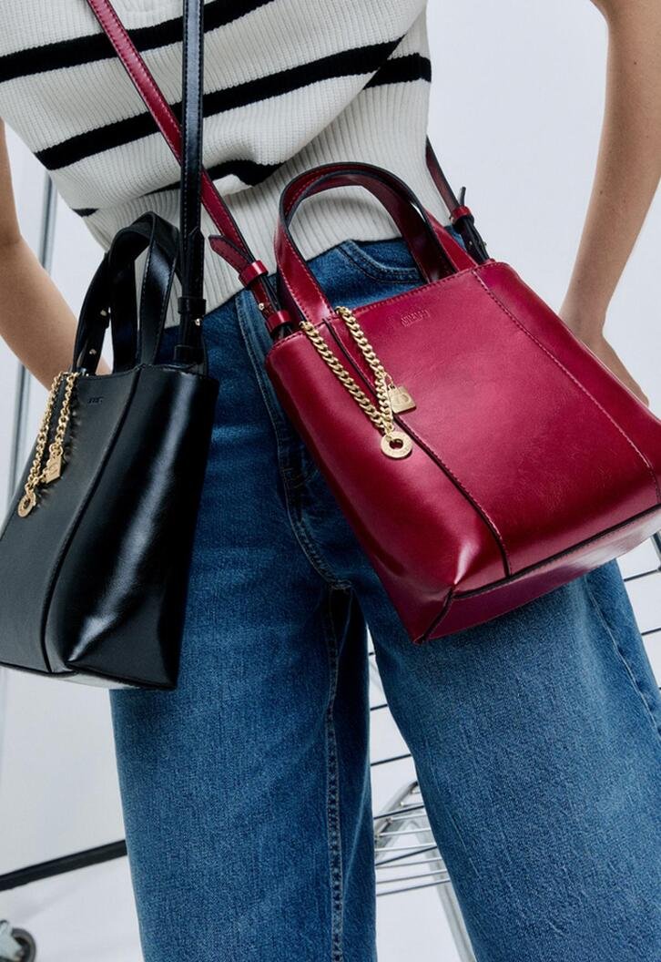 Bolsa Tote Média Madri Chaveiro Preta
