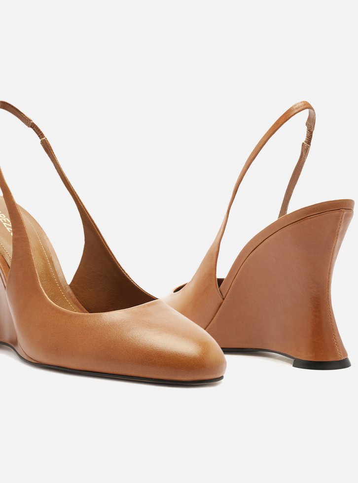 Scarpin Marrom Couro Salto Anabela Slingback