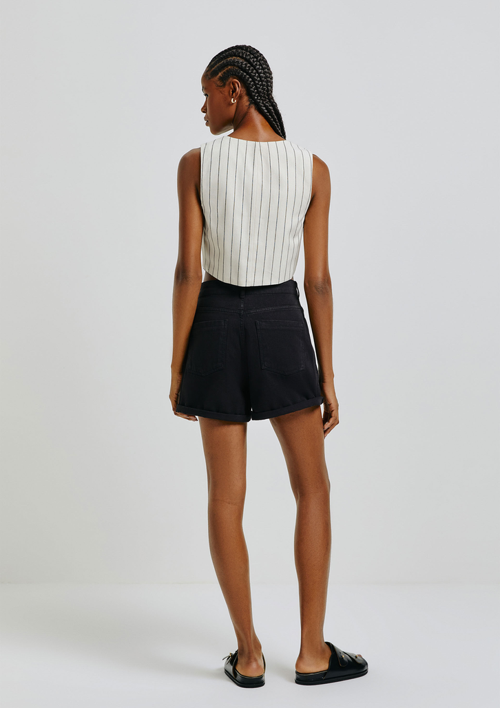 Shorts Preto Hering Básico Feminino Mom Cintura Alta Em Sarja