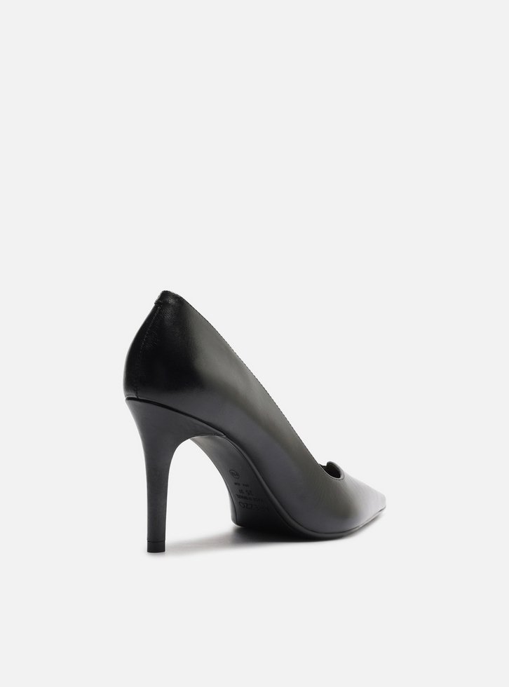 Scarpin Preto Couro Salto Médio Fino V
