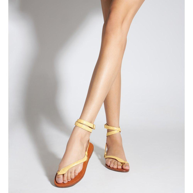 Sandália Schutz Rasteira de Tira Couro Amarela | ZZ MALL