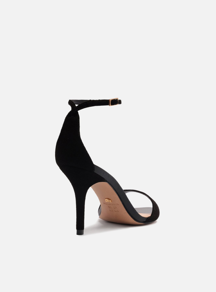 Sandália Preta Acamurçada Salto Médio Tiras