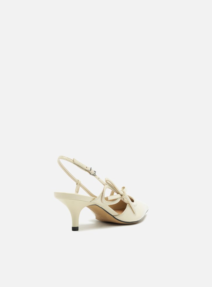 Scarpin Branco Salto Fino Slingback Laço