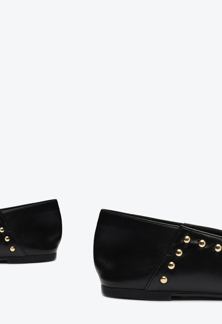 SAPATO MOCASSIM PRETO SCHUTZ BAIXO COURO TACHAS