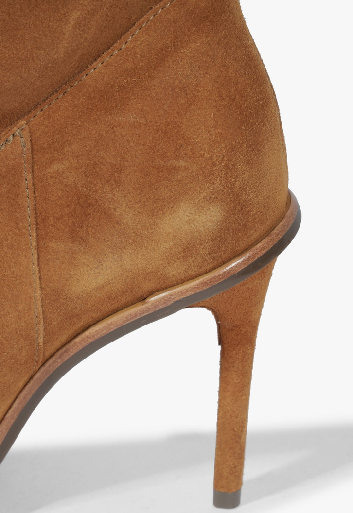 Bota Salto Fino Cristin Camurça Caramelo