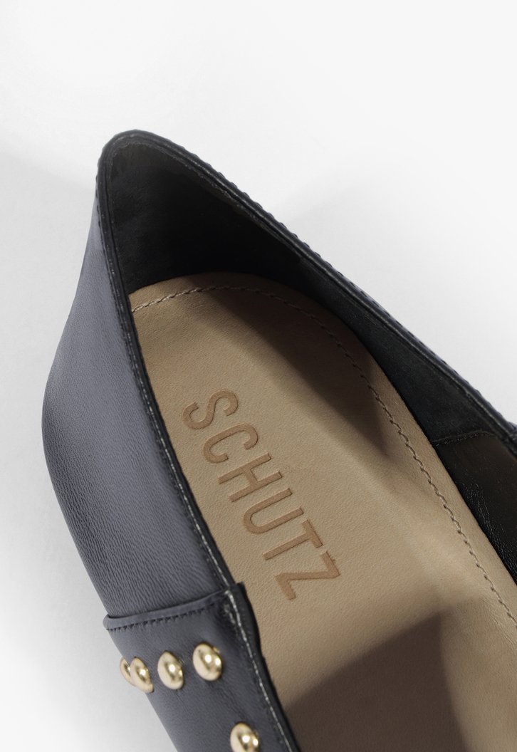 SAPATO MOCASSIM PRETO SCHUTZ BAIXO COURO TACHAS