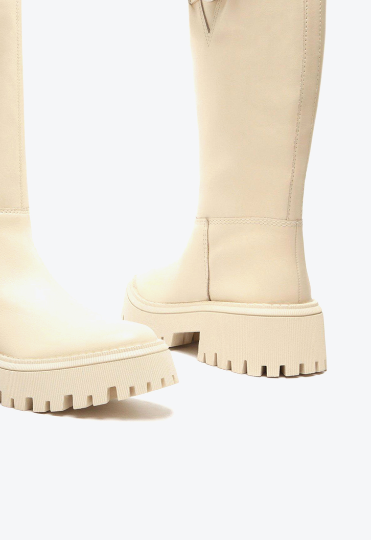 Bota Off-White Arezzo Couro Cano Longo Tratorada