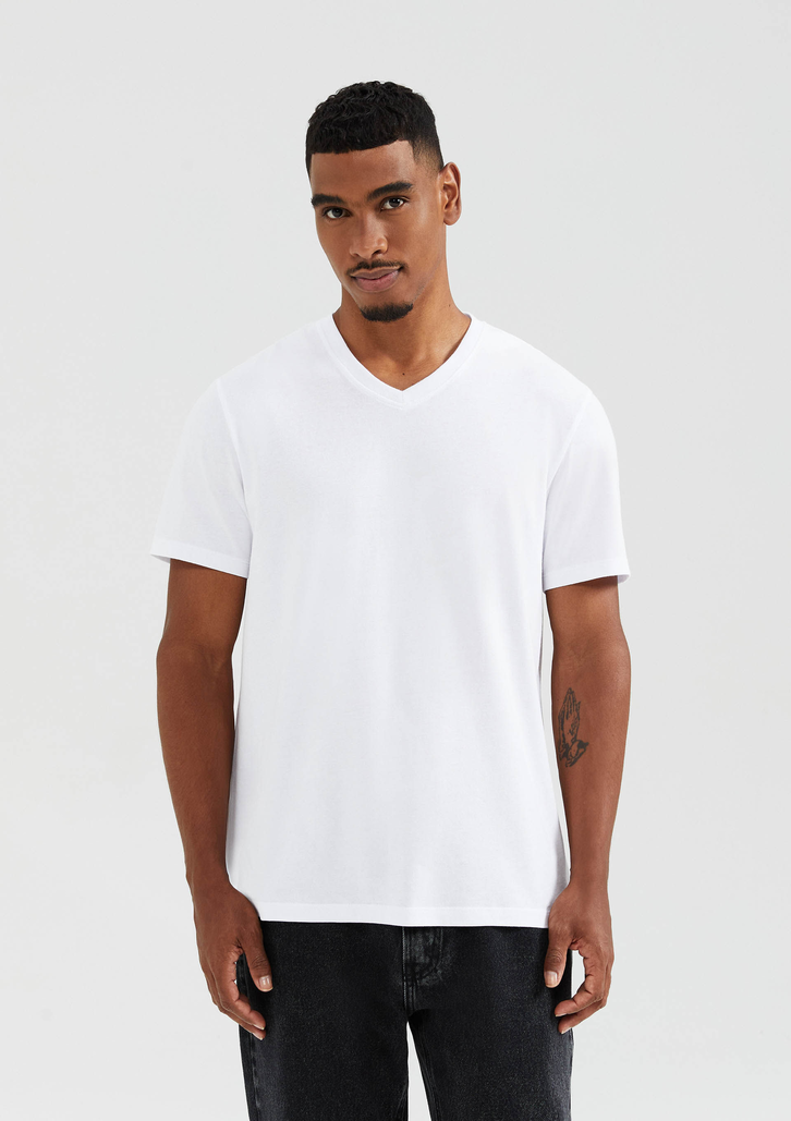 Camiseta Básica Branca Hering Masculina Manga Curta Gola V World