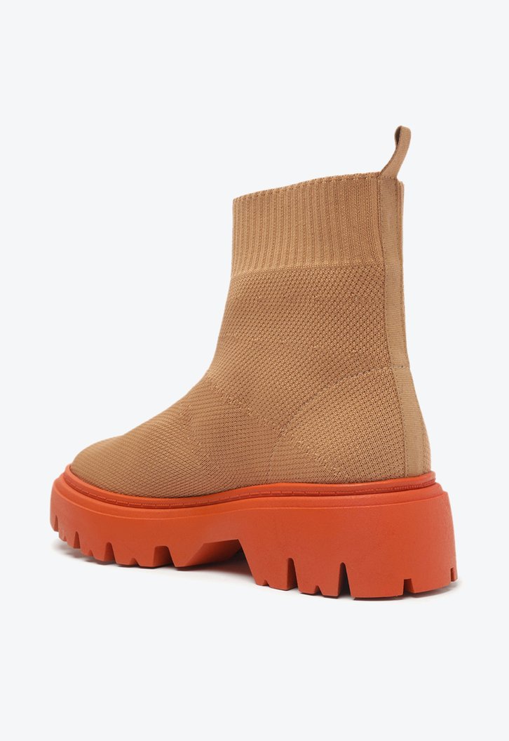 Bota Tratorada Cano Baixo Nude e Laranja Knit