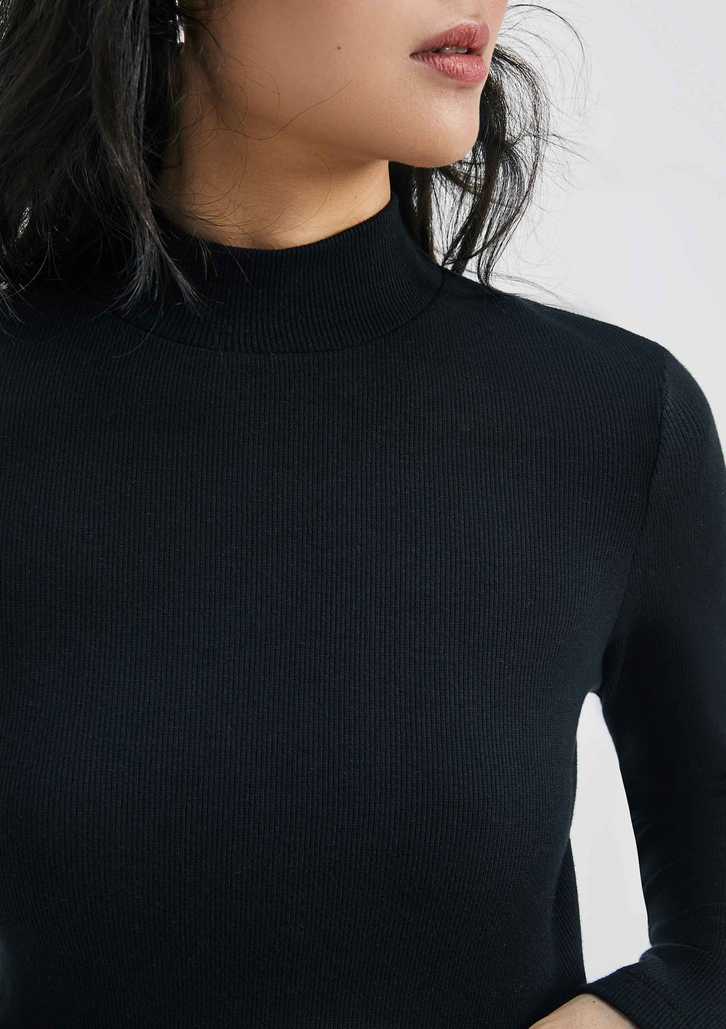 Blusa Preta Hering Básica Manga Longa Gola Alta Em Ribana Canelada