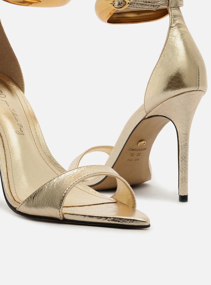 Sandália Dourada Couro Salto Fino Metal Silvia Braz