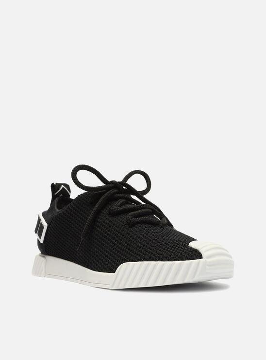 TÊNIS PRETO E BRANCO AREZZO MULTIMATERIAL