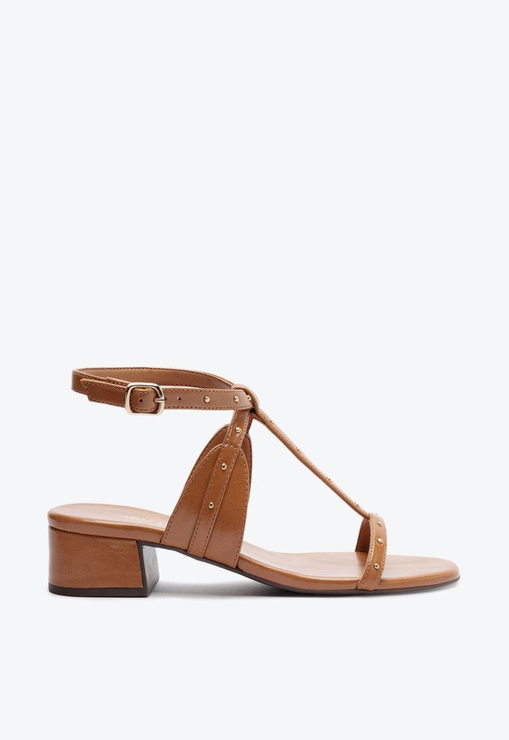 Sandália Salto Bloco Folk Tachas Marrom