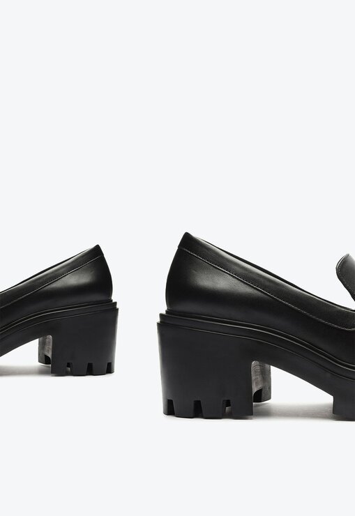 SAPATO MOCASSIM PRETO SCHUTZ MOSY TRATORADO COURO CORRENTE