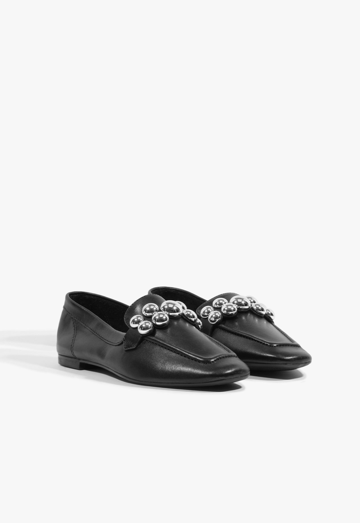 Mocassim Preto Enfeite Prata