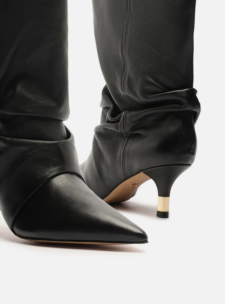 Bota Preta Couro Cano Médio Salto Fino Slouch