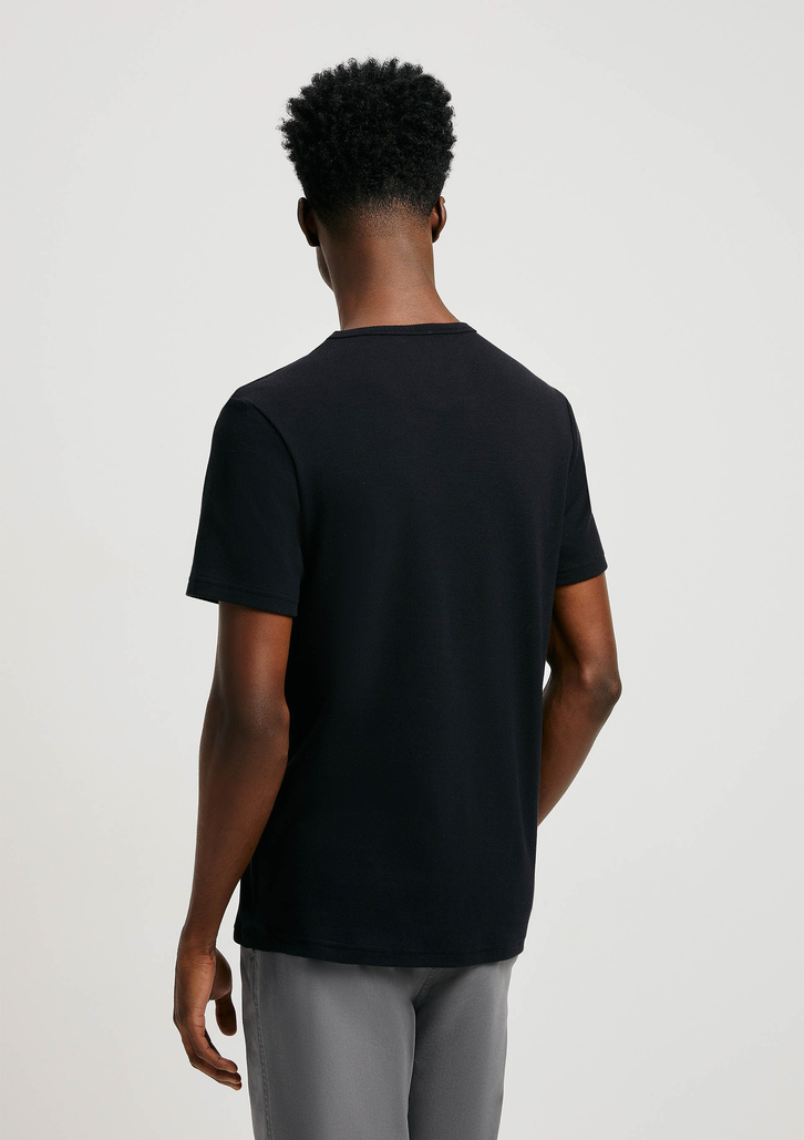 Camiseta Básica Preta Hering Masculina Slim Em Ribana Orla