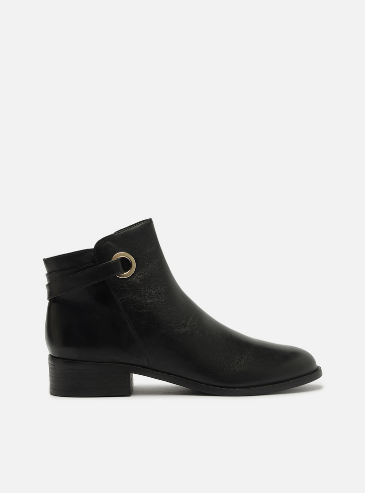 Bota Preta Couro Cano Curto Tiras Ilhós