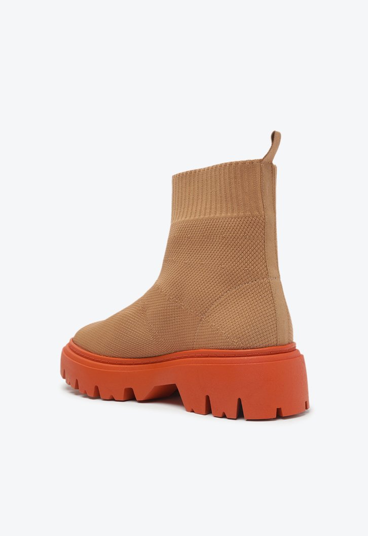 Bota Tratorada Cano Baixo Nude e Laranja Knit